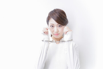 逮捕された女性