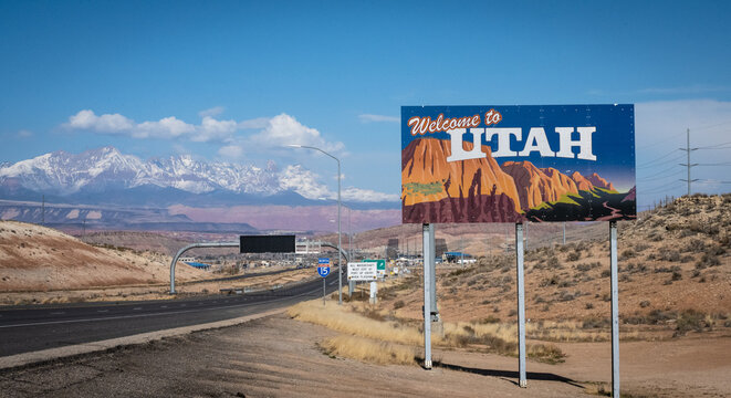 Utah State Line Sign