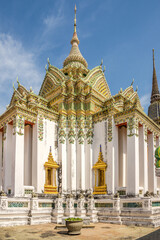 Fototapeta premium View at the Wat Pho Temple complex in the streets of Bangkok - Thailand