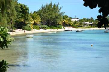 Petite plage dans le nord de l'ile Maurice, océan indien, grand baie