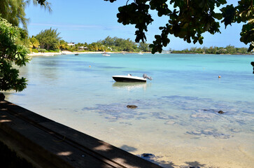 Petite baie et vue mer dans le nord de l'ile Maurice, oc&eacute;an indien, grand baie