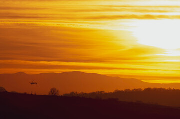 Obraz premium sunset over the mountains