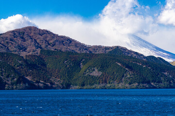 Obraz premium 芦ノ湖と富士山 冬