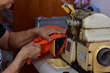 costureira profissão costura tecidos moda