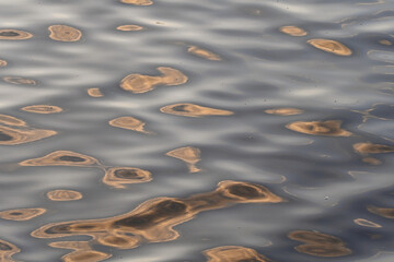 川面の模様