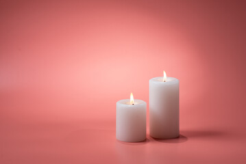 ピンクの背景とキャンドル