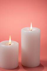 ピンクの背景とキャンドル