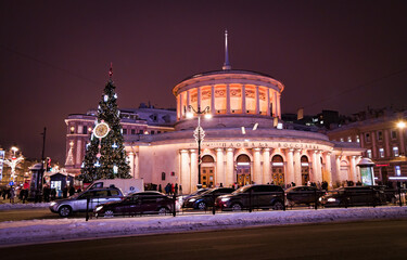 Fototapeta na wymiar Night St. Petersburg, Vosstaniya Square