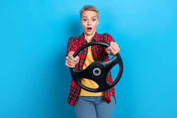 Photo of young funny nervous car driver blonde hairstyle lady open mouth fast speed crime automobile crash accident isolated on blue color background