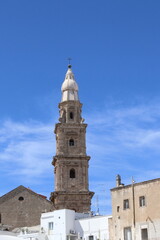 Fototapeta na wymiar Il campanile della cattedrale di Monopoli, Italia, Puglia