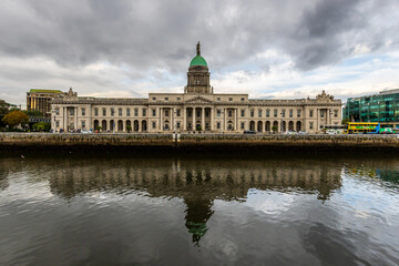 Fototapeta premium Custom House Quay