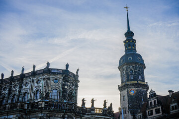 Fototapeta na wymiar Residenzschloss and DOM Dresden at sunrise, 16.02.2023