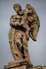 assisi, italien - heilige an santa maria degli angeli mit kreuz