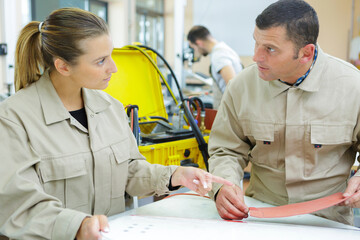 apprentice asking question to trainer