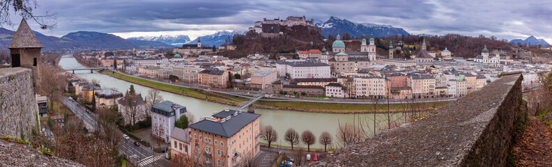 Fototapeta premium Salzburg. Panoramic view of the old historical part of the city at dawn.