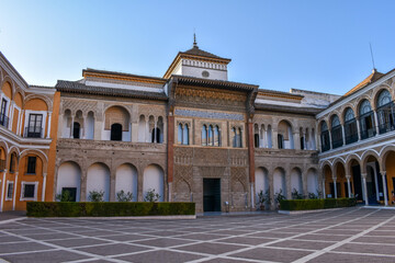 Fototapeta premium courtyard of the palace spain moorish architecture