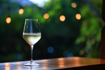 a glass of white wine in a restaurant, alcohol luxury background