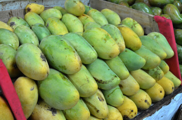 Mangos verdes en mercado