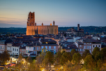 Fototapeta na wymiar Ville d'Albi avec vue sur la cathédrale