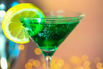 Martiniglas  mit grünem Cocktail