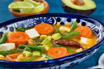 伝統的なメキシコのスープ　カルド・トラルペーニョ　チレ・チポトレを添えて  Traditional Mexican soup Caldo Tlalpeño served with chile chipotle