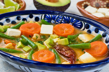 伝統的なメキシコのスープ　カルド・トラルペーニョ チレ・チポトレを添えて　　Traditional Mexican soup Caldo Tlalpeño served with chile chipotle