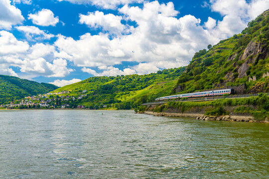 Intercity express train IC in Rhein Rhine river in Loreley, Rhein-Lahn-Kreis, Rhineland-Palatinate, Rheinland-Pfalz, Germany