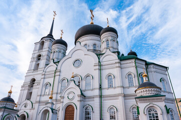 Obraz premium Voronezh, Russia, September 2, 2022: Annunciation Cathedral in the early autumn