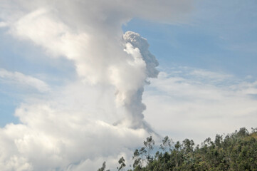 Eruption of Tungurahua vulcano in Ecuador