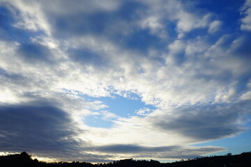 Obraz premium Deep blue sky just before the sunset