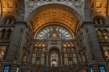 Obraz premium Antwerp Central Station: A Grandeur of Timeless Elegance