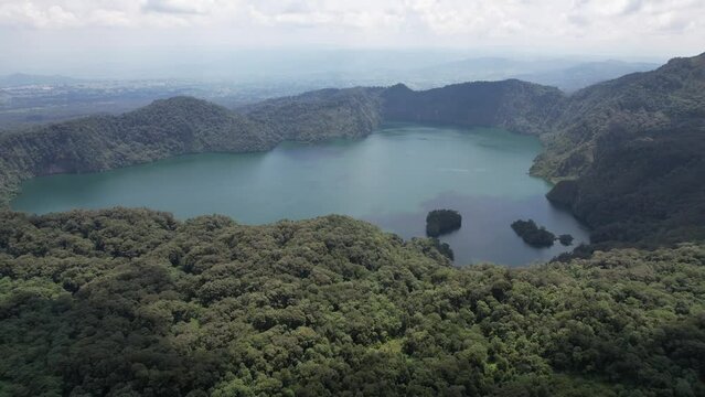 Crater lake ngozi in Tanzania, Africa
