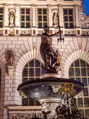 Obraz premium Neptune's Fountain at night, Gdansk, Poland