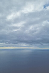 Obraz premium Cloudy sky over the ocean or sea. The coming storm and thunder.