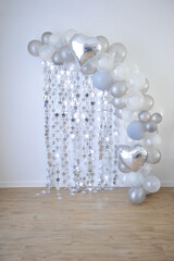 arcos de balões com estrelas em prata para aniversário 