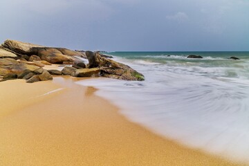 Fototapeta na wymiar scenic view over the popular Beach Sri Lanka with stormy sea