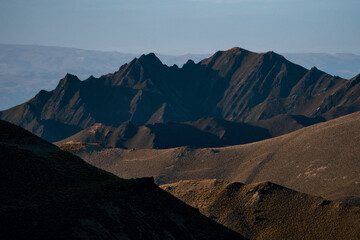 Naklejka premium new zealand mountain landscape at sunrise