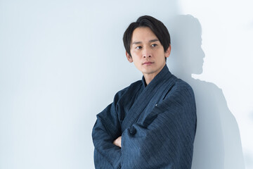 和装をした日本人男性