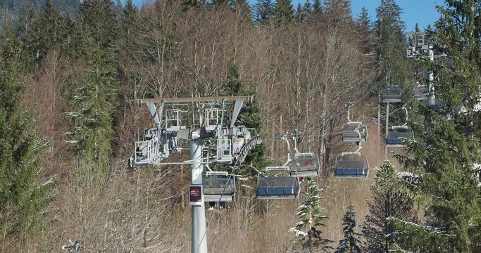 Die St&uuml;mpfling- und Sutten-Sesselbahn. Skilift. Bergstation in Rottach-Egern