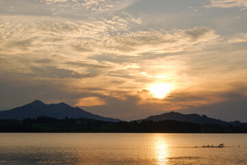Sonnenuntergang über dem Hopfensee, Hopfen am See, Allgäuer Alpen, Allgäu, Bayern, Deutschland, Europa