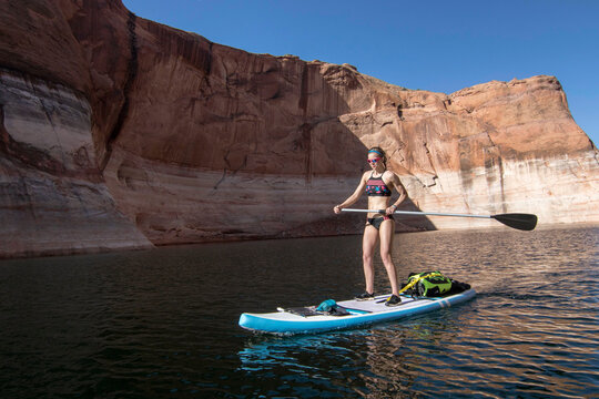 Woman paddleboarding&Acirc;&nbsp;in Lake Powell, Utah, USA