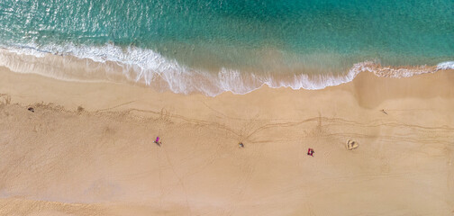 Aerial view from a drone of paradisiacal and tropical beach in La Graciosa on Las Conchas beach. - obrazy, fototapety, plakaty