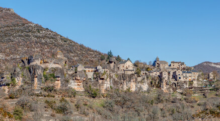 Fototapeta na wymiar Panorama du village de Cantobre dans la vallée de La Dourbie - Département de l'Aveyron en région Occitanie