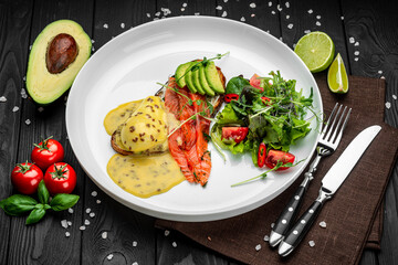 Poached Eggs with Smoked Salmon and hollandaise sauce on croutons with rye bread