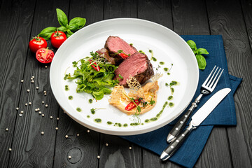 Veal medallion with salad and hummus hummus