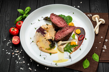 Veal medallion with salad and hummus hummus