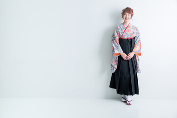 woman in kimono 袴を着て笑顔の女子学生