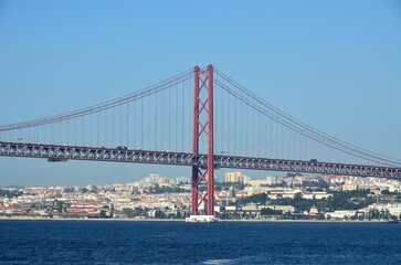 Fototapeta na wymiar Puente 25 de Abril, Lisboa