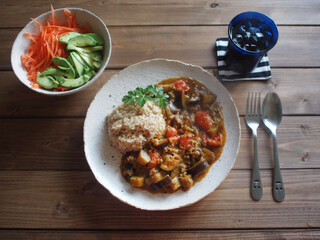 ナスとトマトの玄米カレーライス