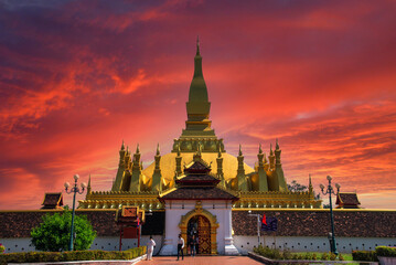 Obraz premium Pha That Luang Temple, The Golden Pagoda in VIENTIANE ,LAOS PDR.